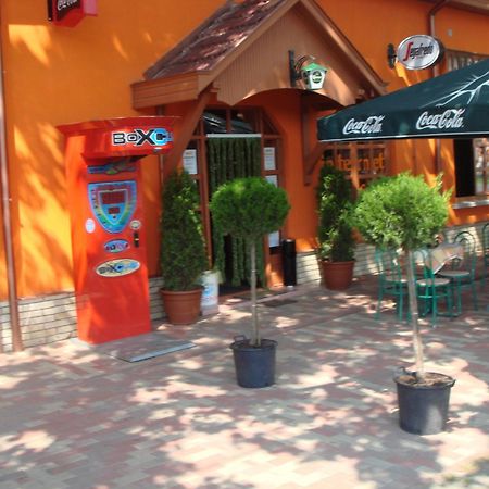 Platan Panzio Bed and Breakfast Nagyszenas Exteriör bild